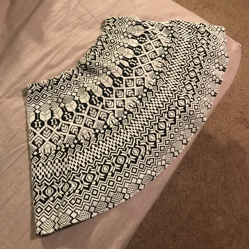 Patterned mini skirt